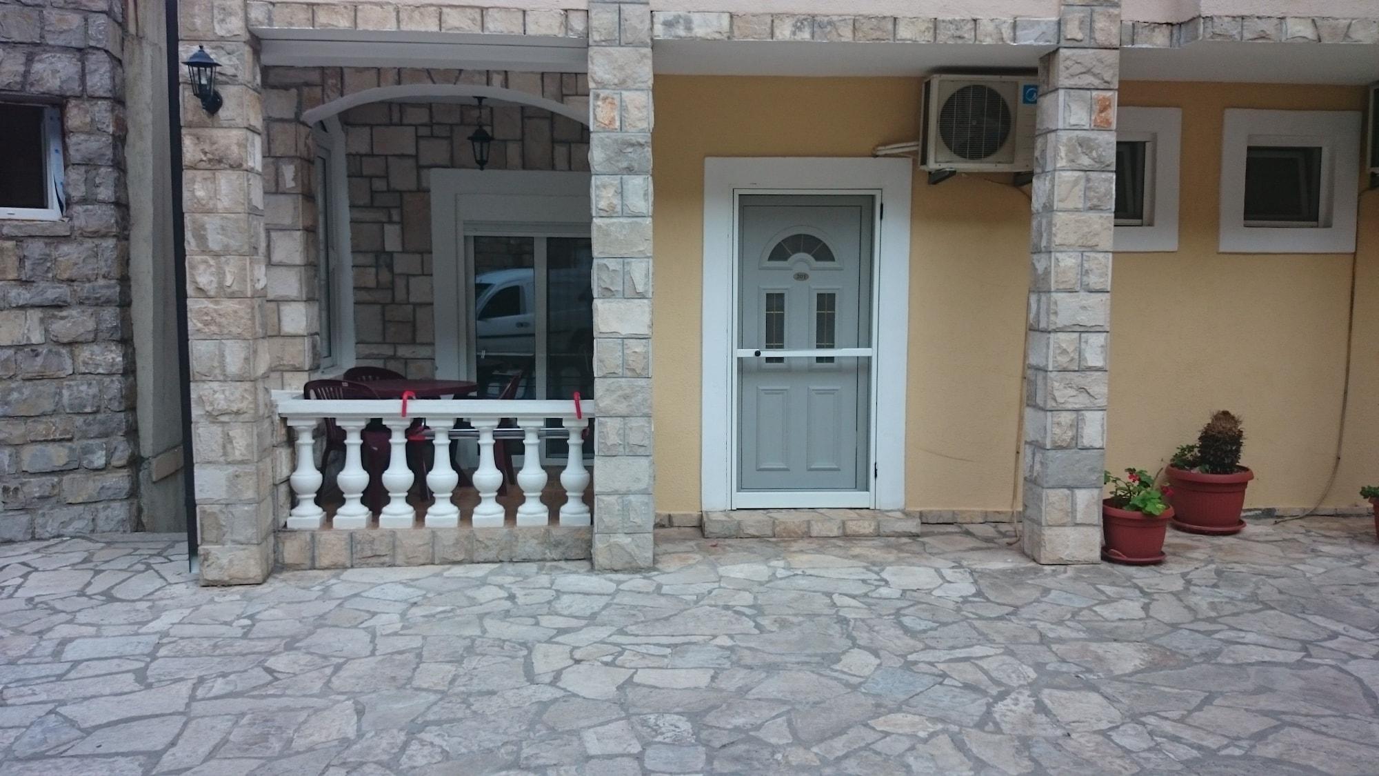 Castellamare Residence Petrovac Εξωτερικό φωτογραφία